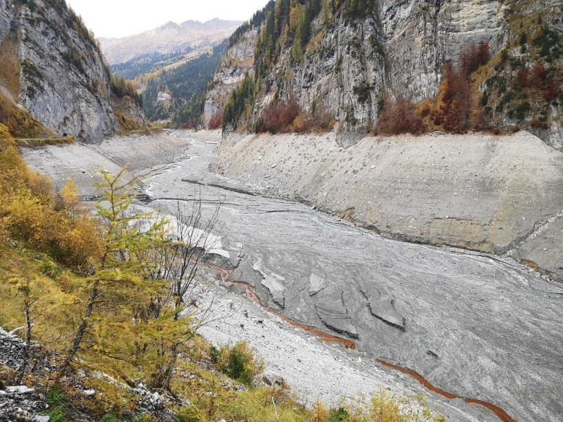 Stausee Gigerwald: Für die Bauarbeiten am neuen Grundablass musste die Kraftwerke Sarganserland AG (KSL) den Stausee vollständig entleeren. Die Bauarbeiten dauern bis April 2025. (Foto © Axpo Power AG)